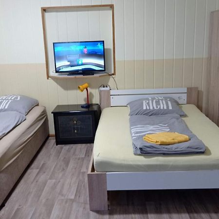 Gaestezimmer Sommer Locktow Buitenkant foto